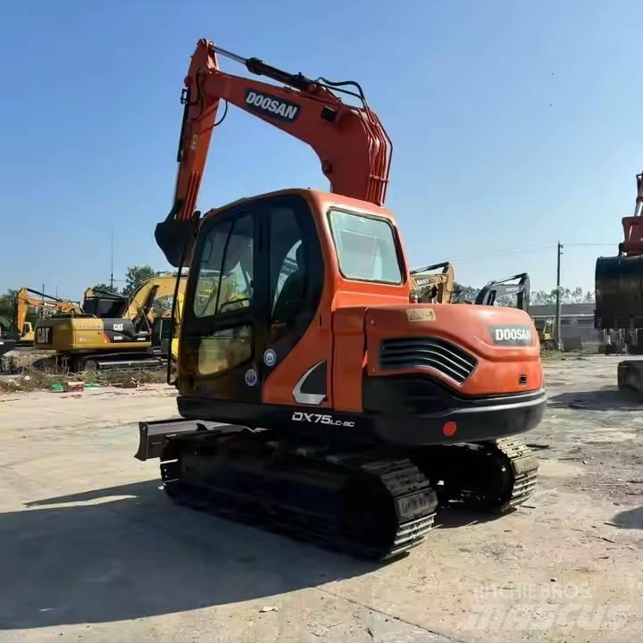 Doosan DX75-9C 中型挖掘机