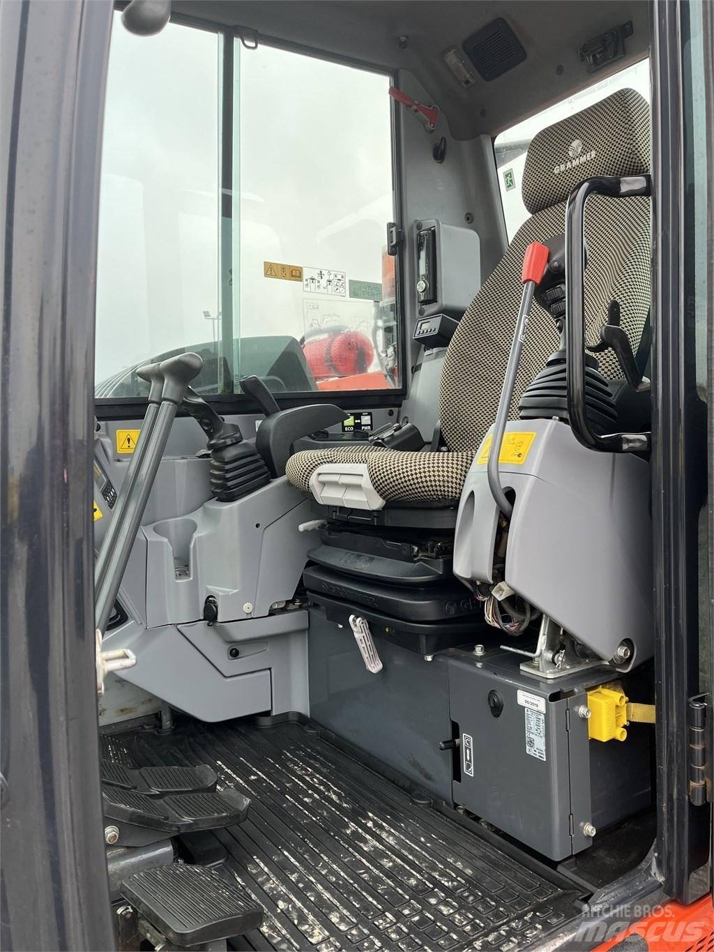 Kubota KX 080-4 中型挖掘机