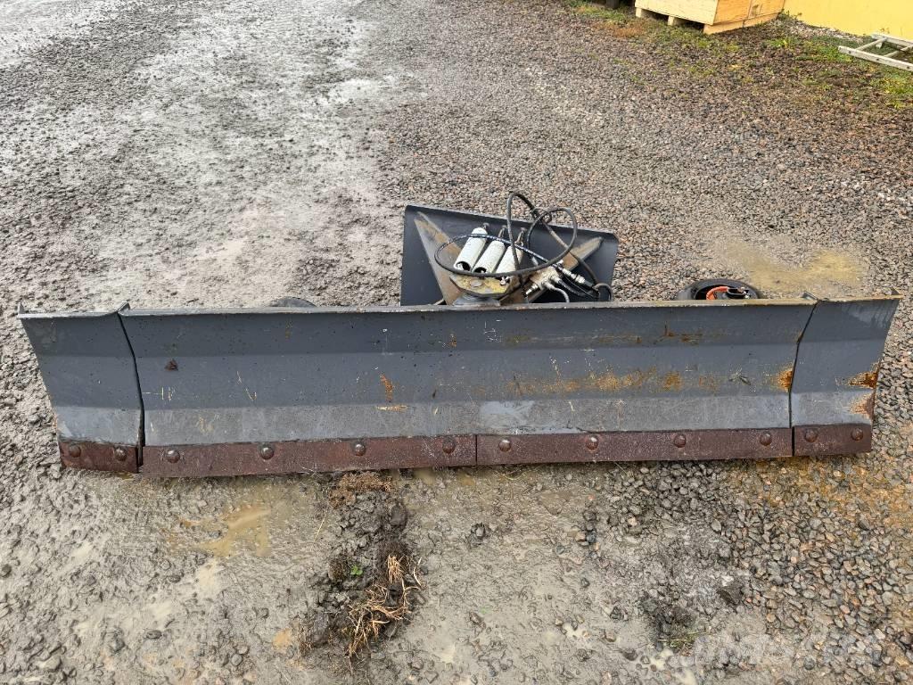 Sami Frontblad 推雪机