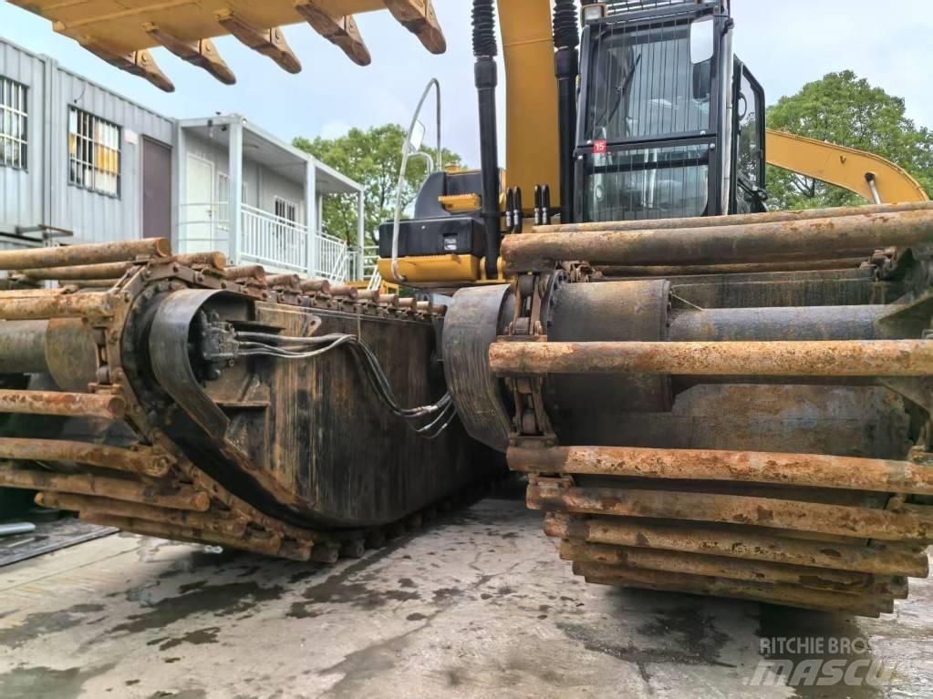 CAT 320 D 水陆两栖挖掘机