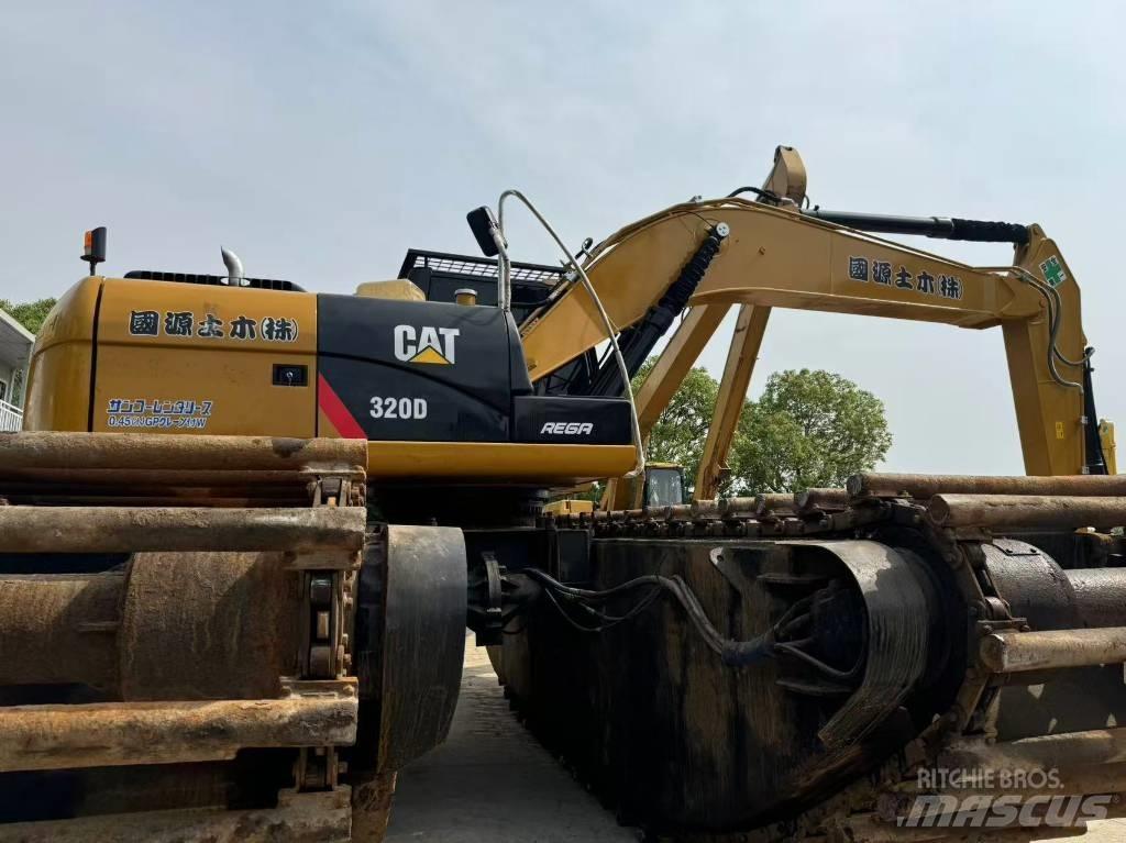 CAT 320 D 水陆两栖挖掘机