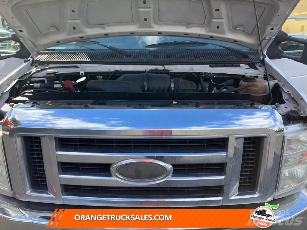 Ford E 350 大型面包车