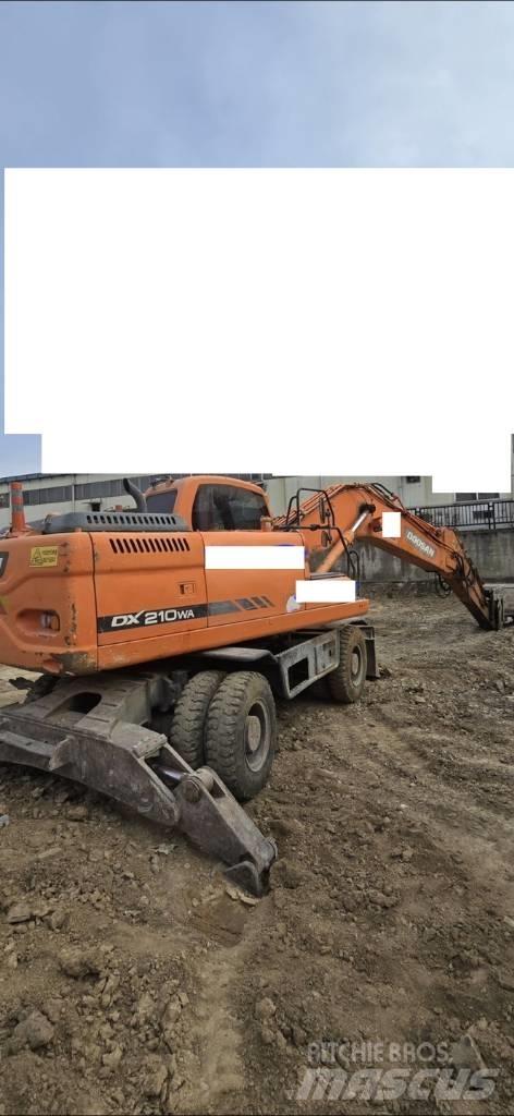 Doosan DX 210 W 轮式挖掘机