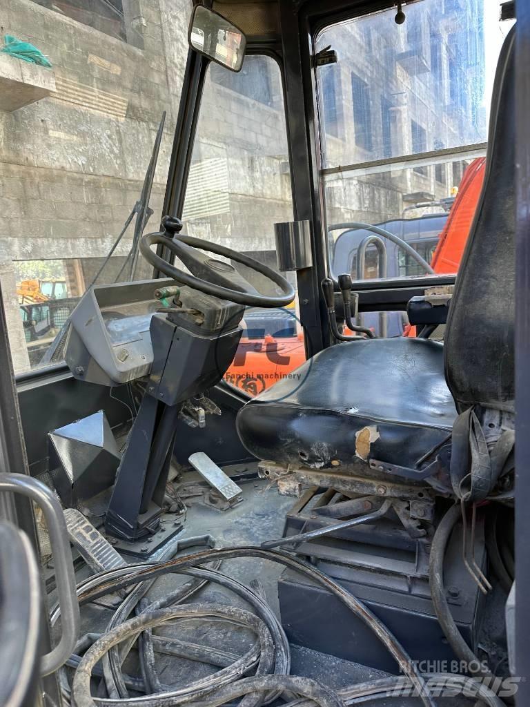 Komatsu WA 320 轮式装载机