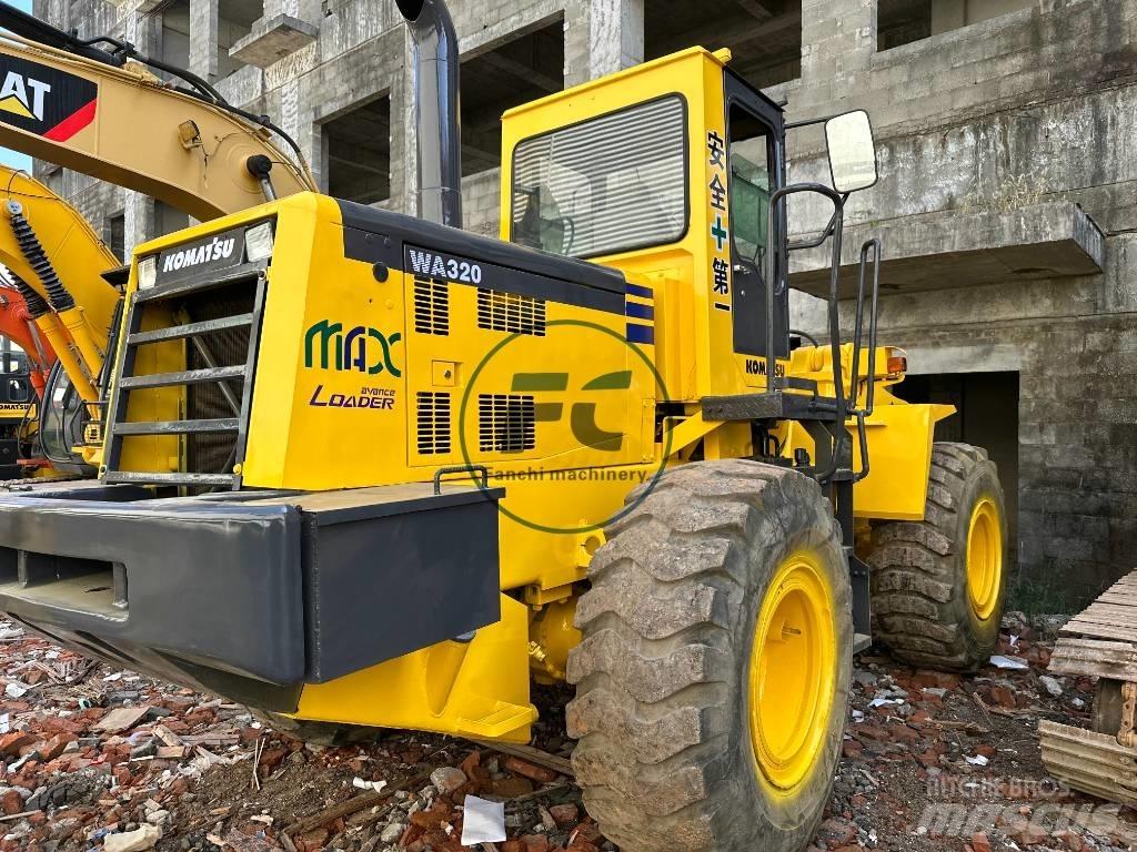 Komatsu WA 320 轮式装载机