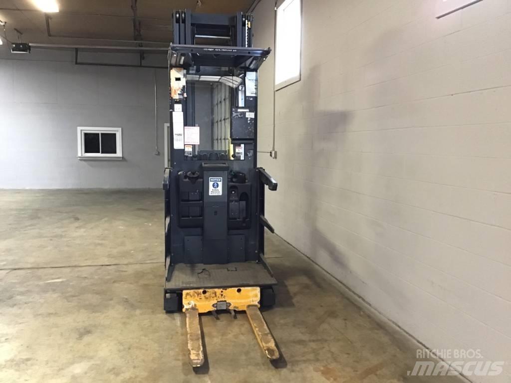Jungheinrich EKS208 中端式装载机