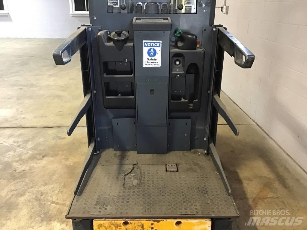 Jungheinrich EKS208 中端式装载机