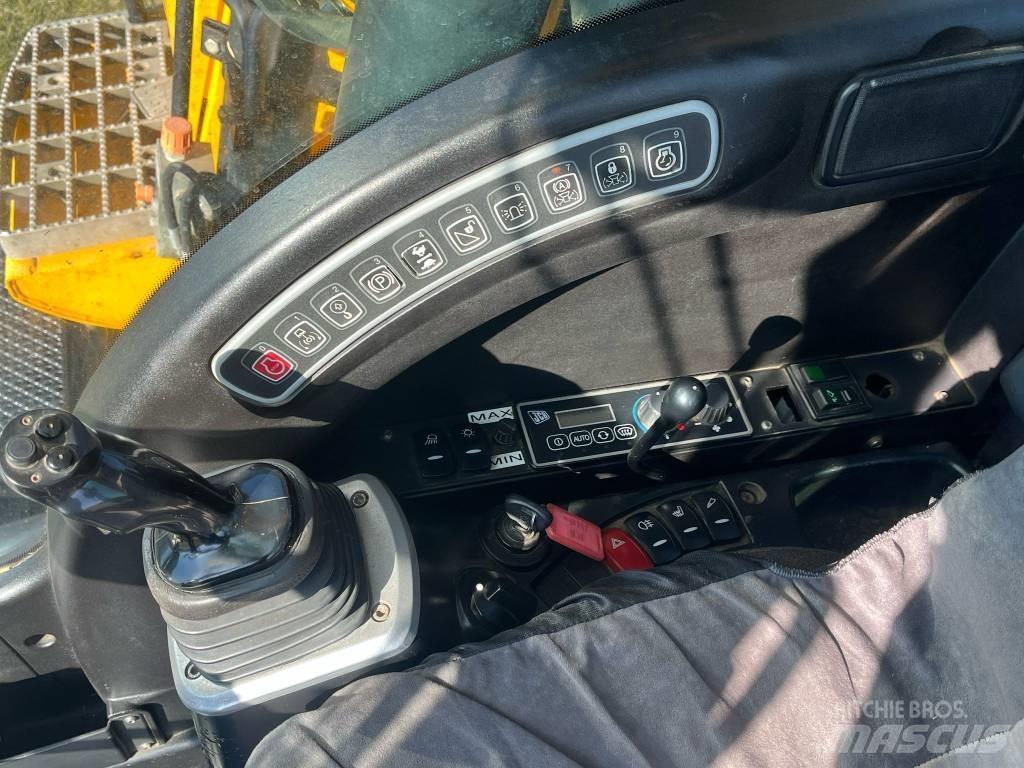 JCB JS 145 W 轮式挖掘机