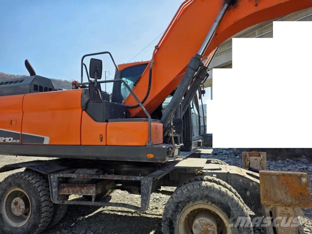 Doosan DX 210 W-5 轮式挖掘机