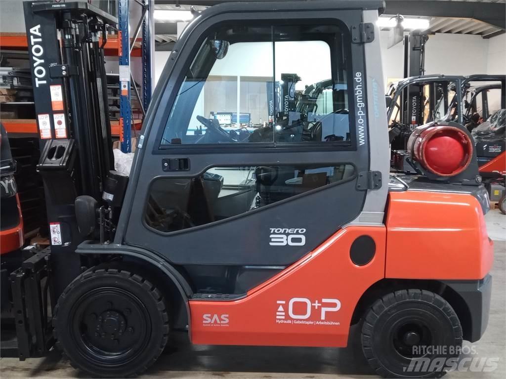 Toyota 02-8FGF30 天然气叉车