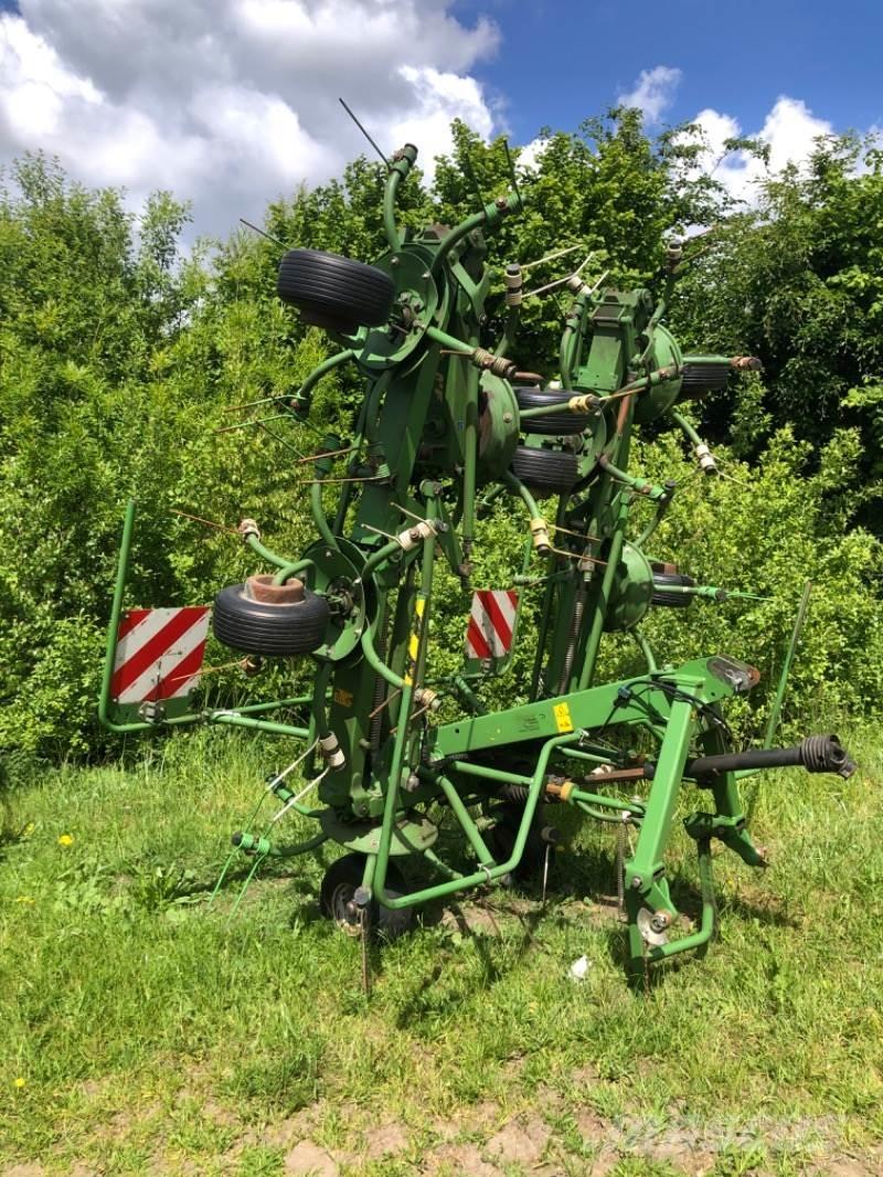 Krone KW 8.82/8 犁耙和摊草机