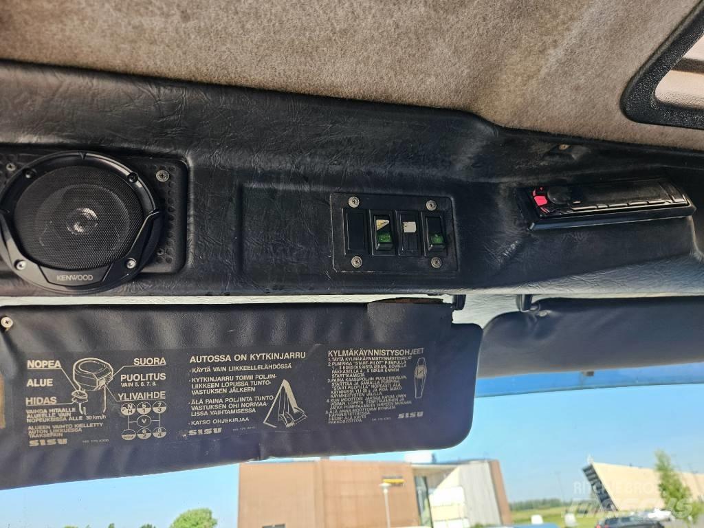 Sisu SM300 8X2 林业运输车