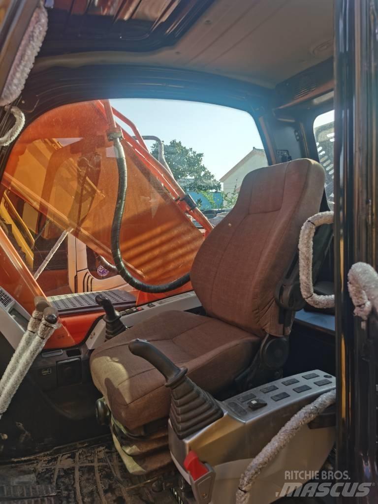 Doosan DX 225 LC 履带挖掘机