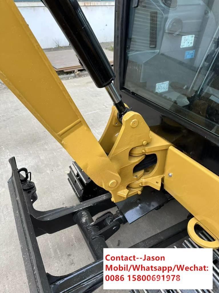 CAT 302 CR 小型挖掘机