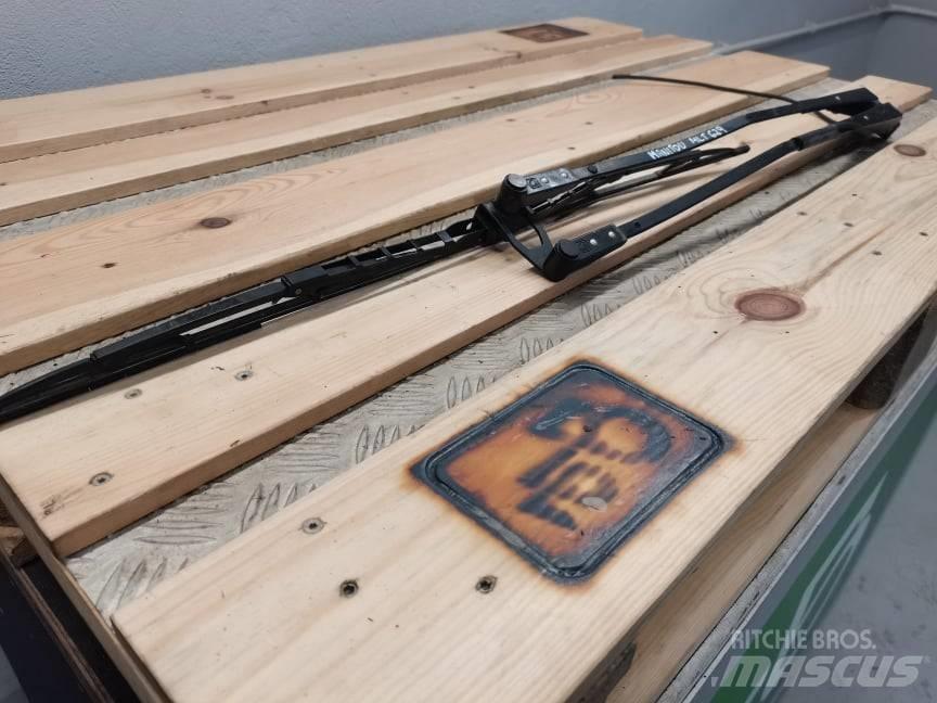 Manitou MLT  wiper 驾驶室与内部