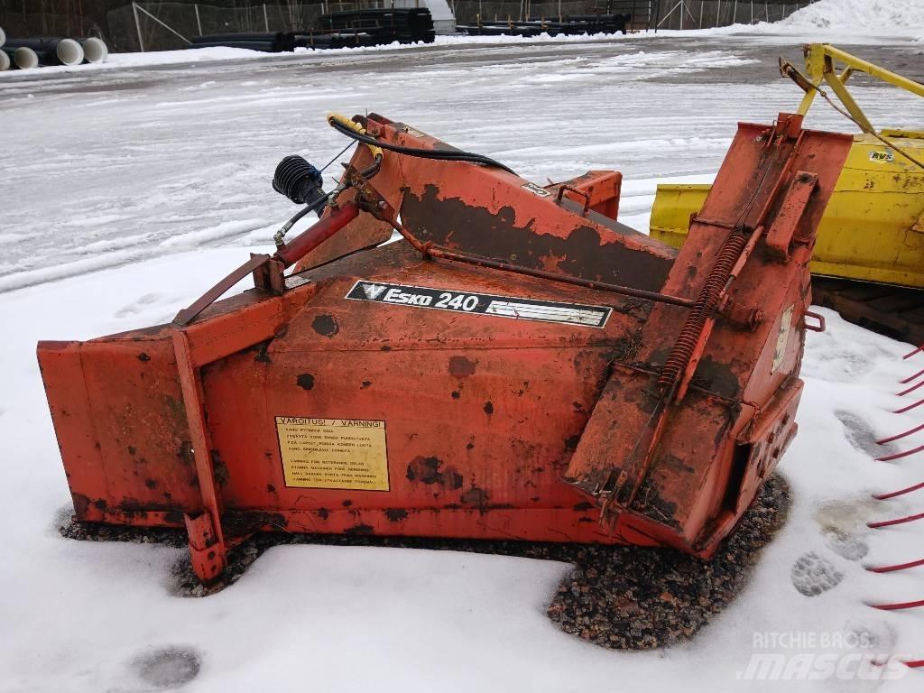 Esko LL 240 扬雪机