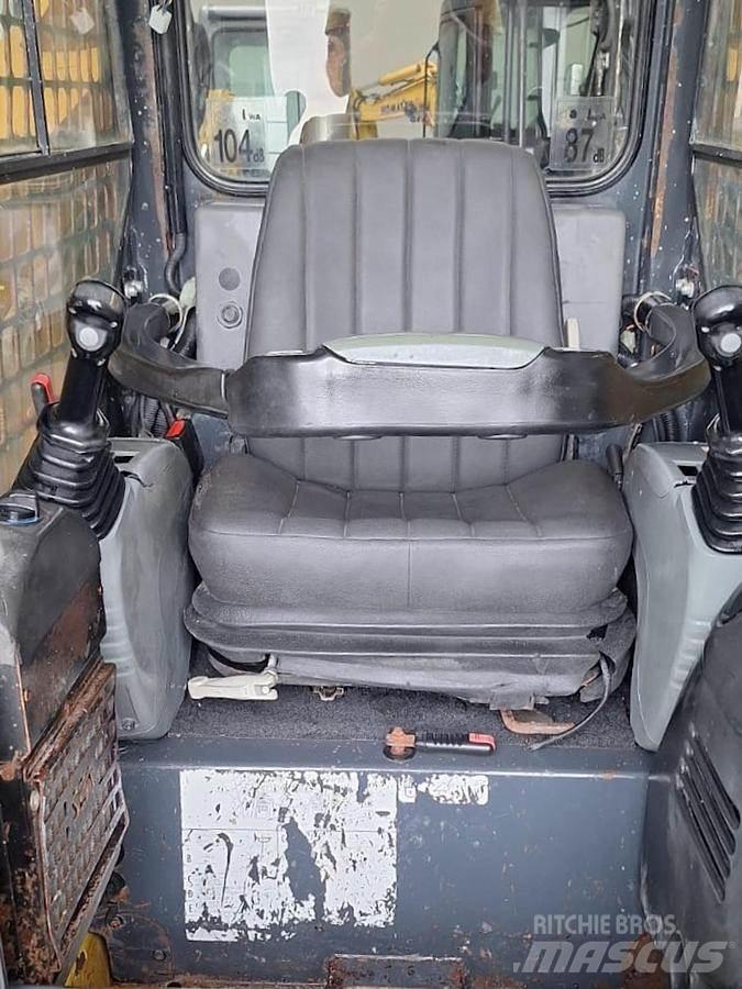 Komatsu CK35 小型装载机