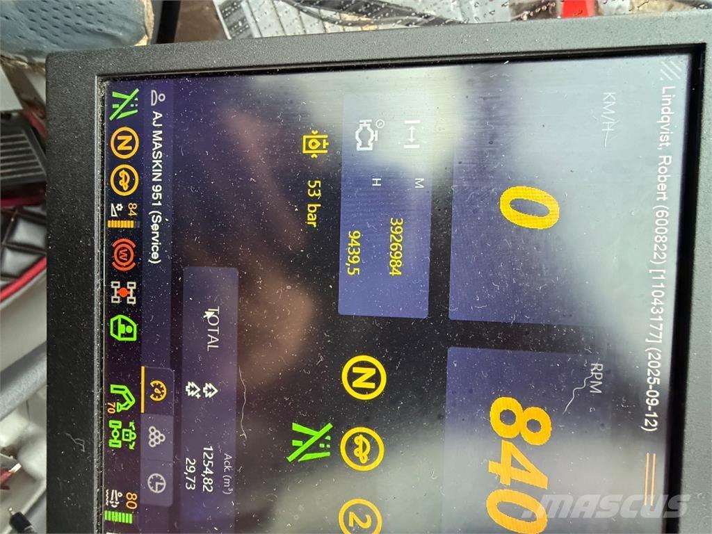 Komatsu 951 收割机