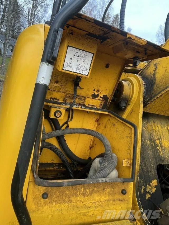 JCB JS 200 LC 履带挖掘机
