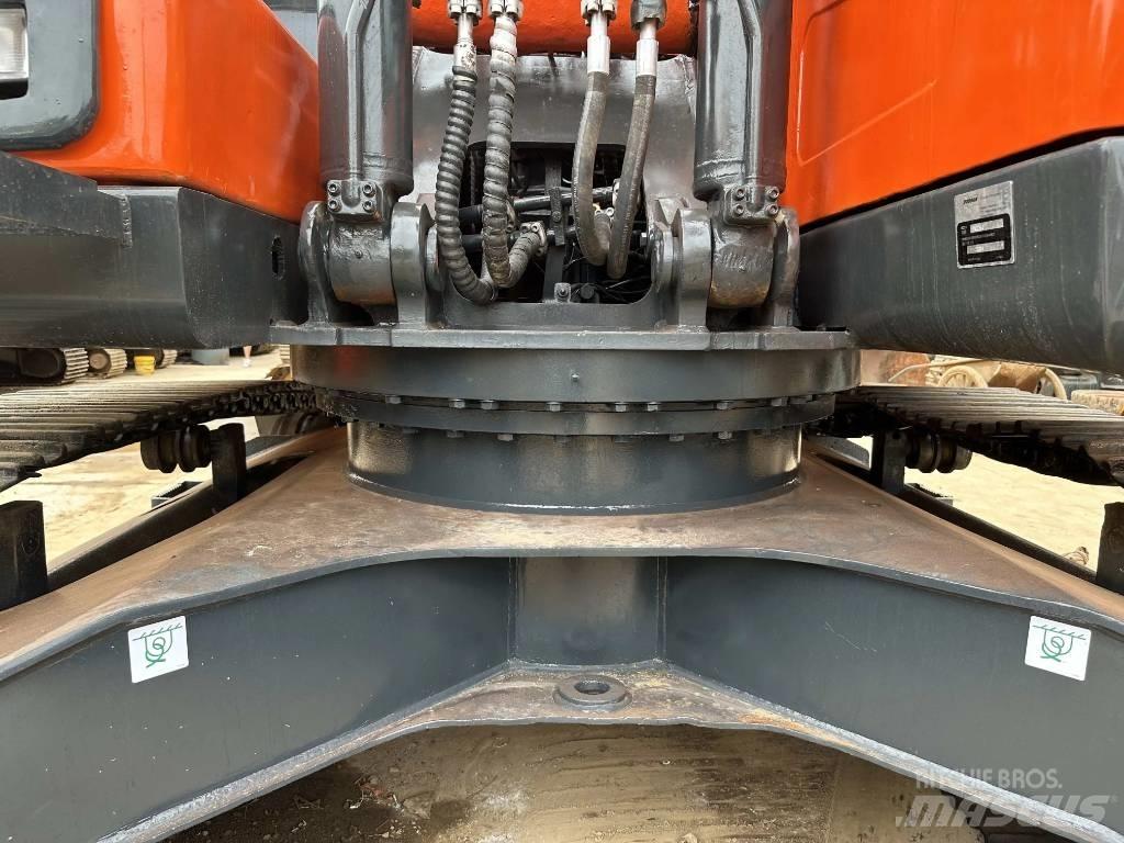 Doosan DX225LC-9C 履带挖掘机
