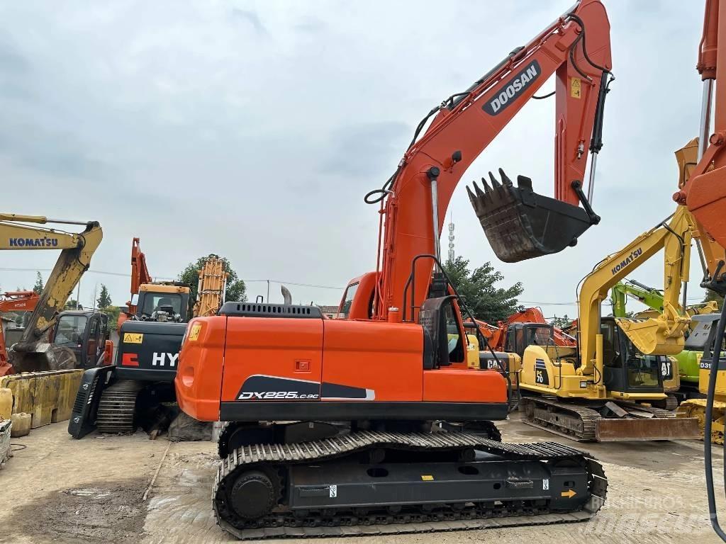 Doosan DX225LC-9C 履带挖掘机