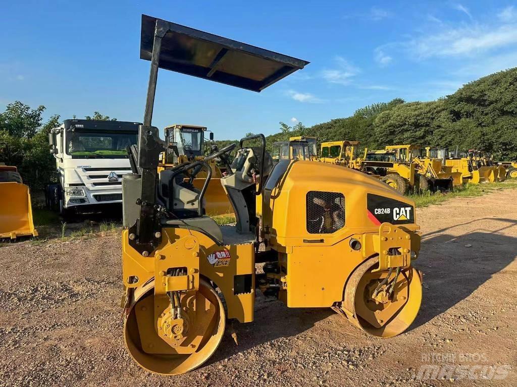CAT CB 24 B 双轮压路机