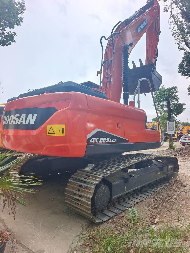 Doosan DX 225 LCA 履带挖掘机