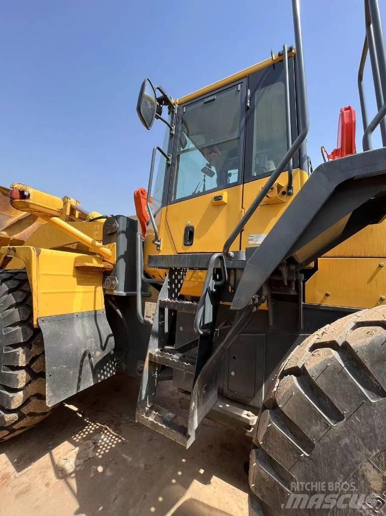 Komatsu WA 380 轮式装载机