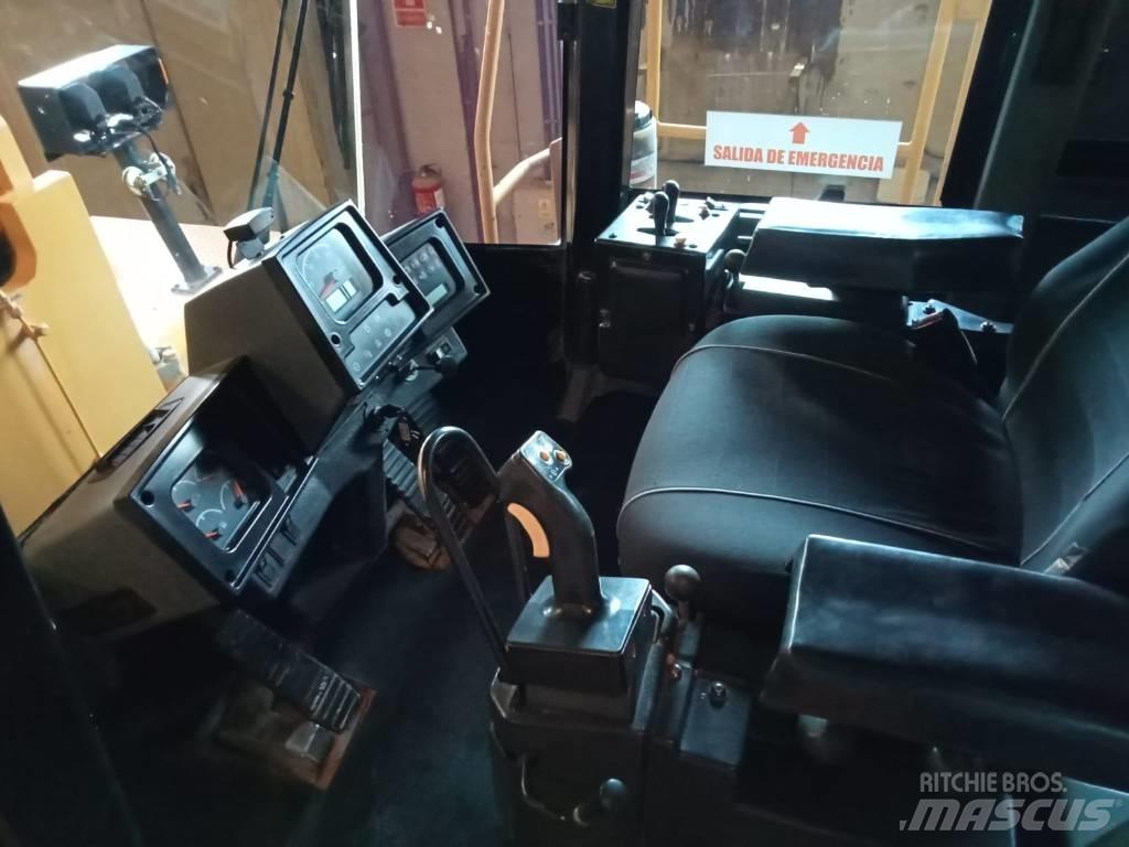 CAT 988H 小型装载机