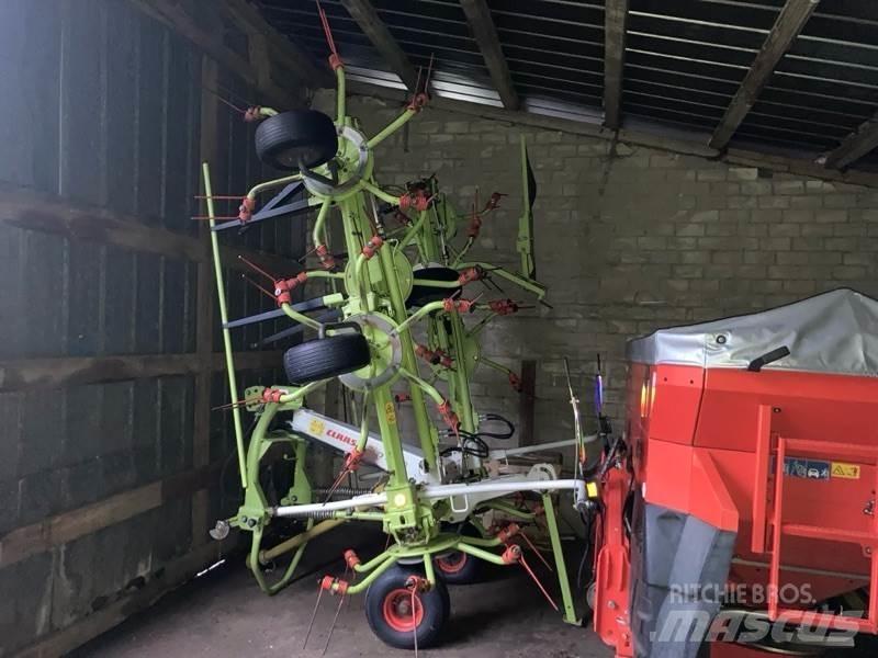 CLAAS Volto 900 犁耙和摊草机
