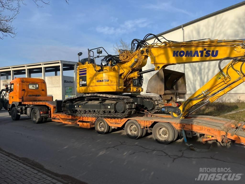 Komatsu PC228USLC-11 履带挖掘机