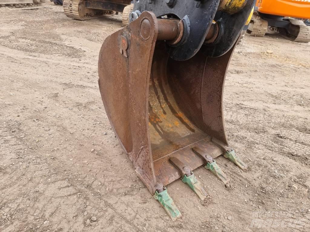 JCB JS 210 LC 履带挖掘机