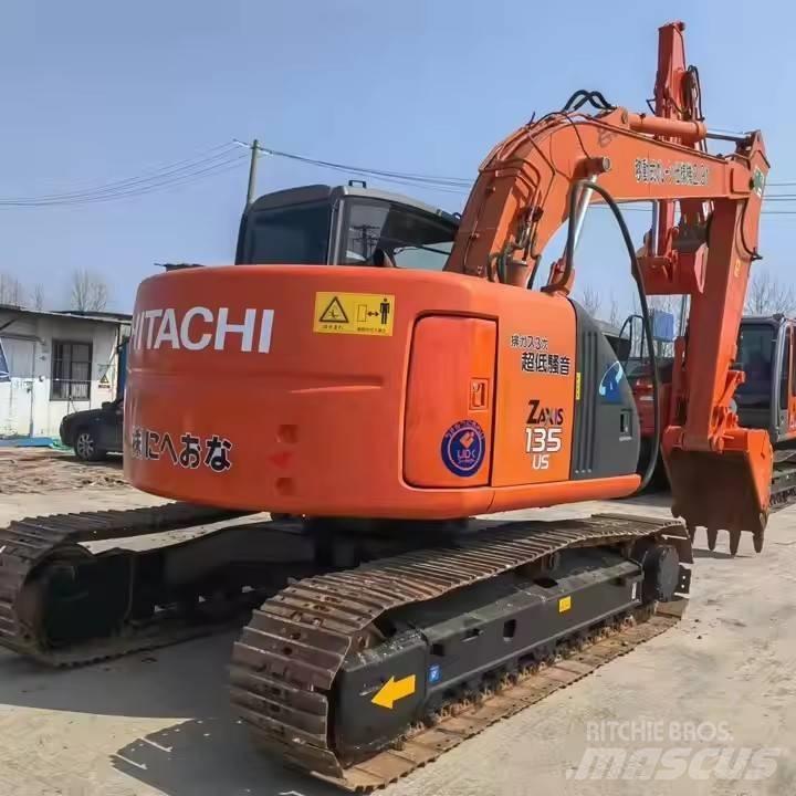 Hitachi ZX135 履带挖掘机