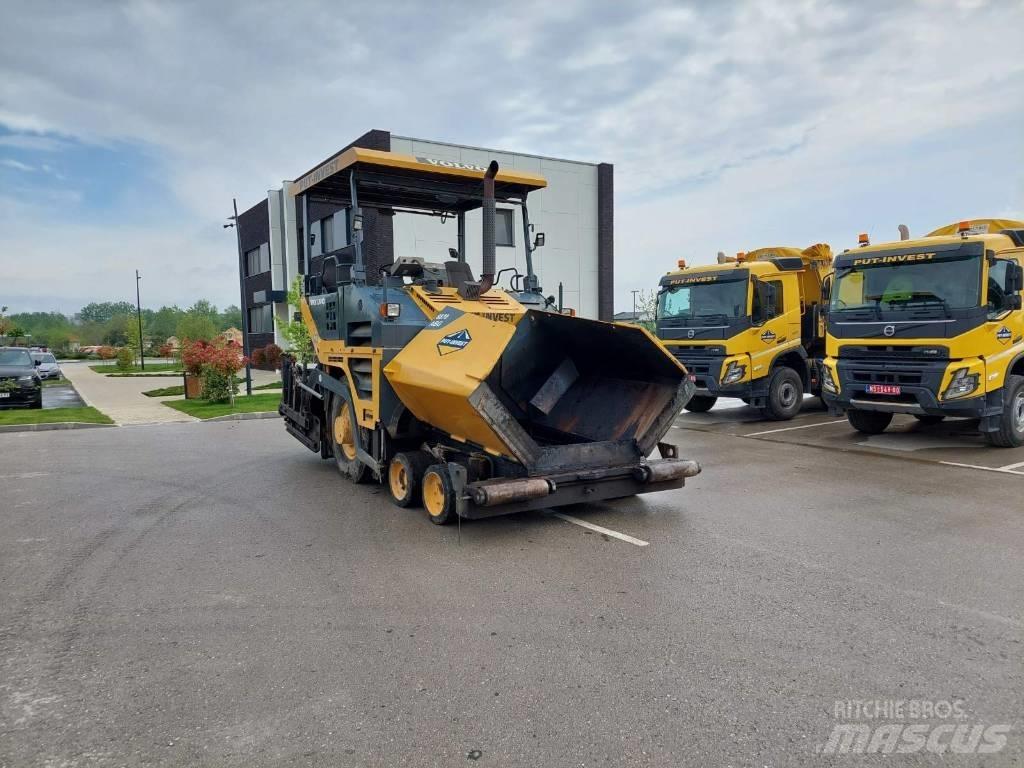 Volvo ABG 6870 沥青摊铺机
