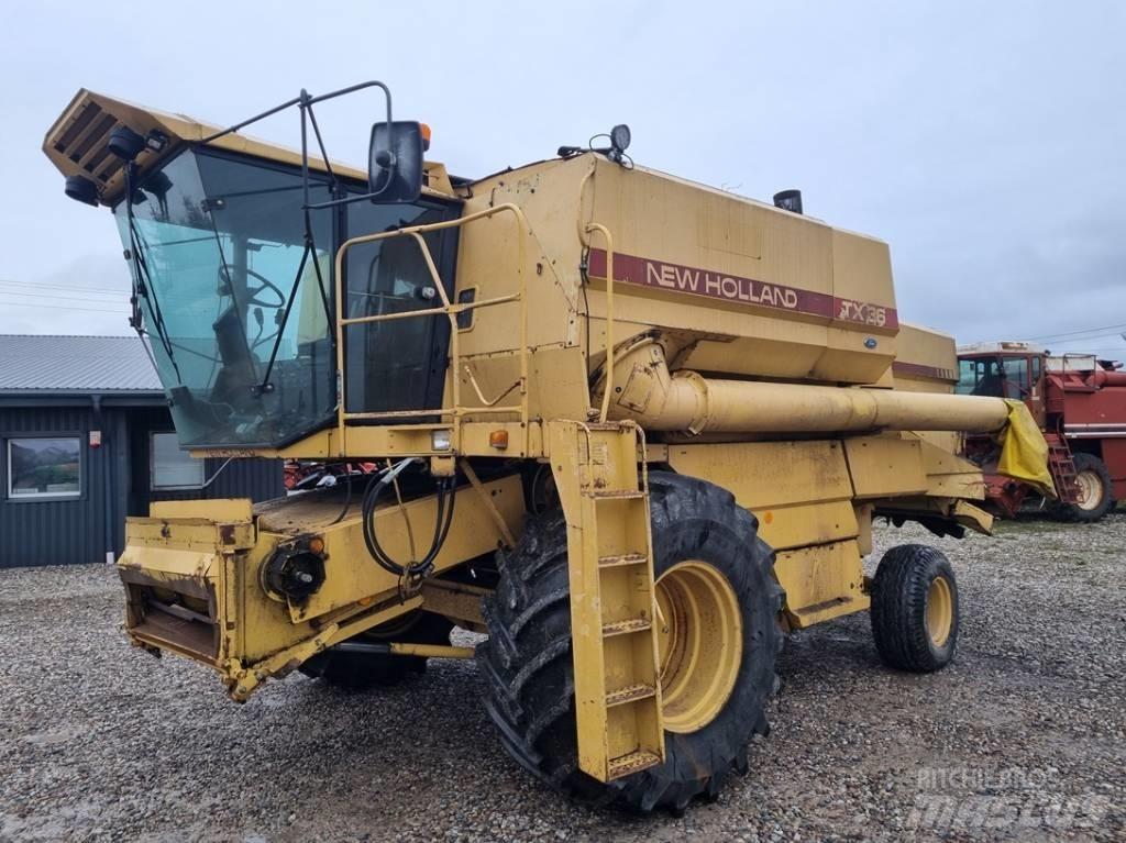 New Holland TX 36 联合收割机