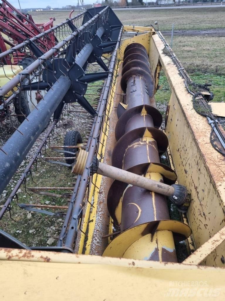 New Holland TX 36 联合收割机