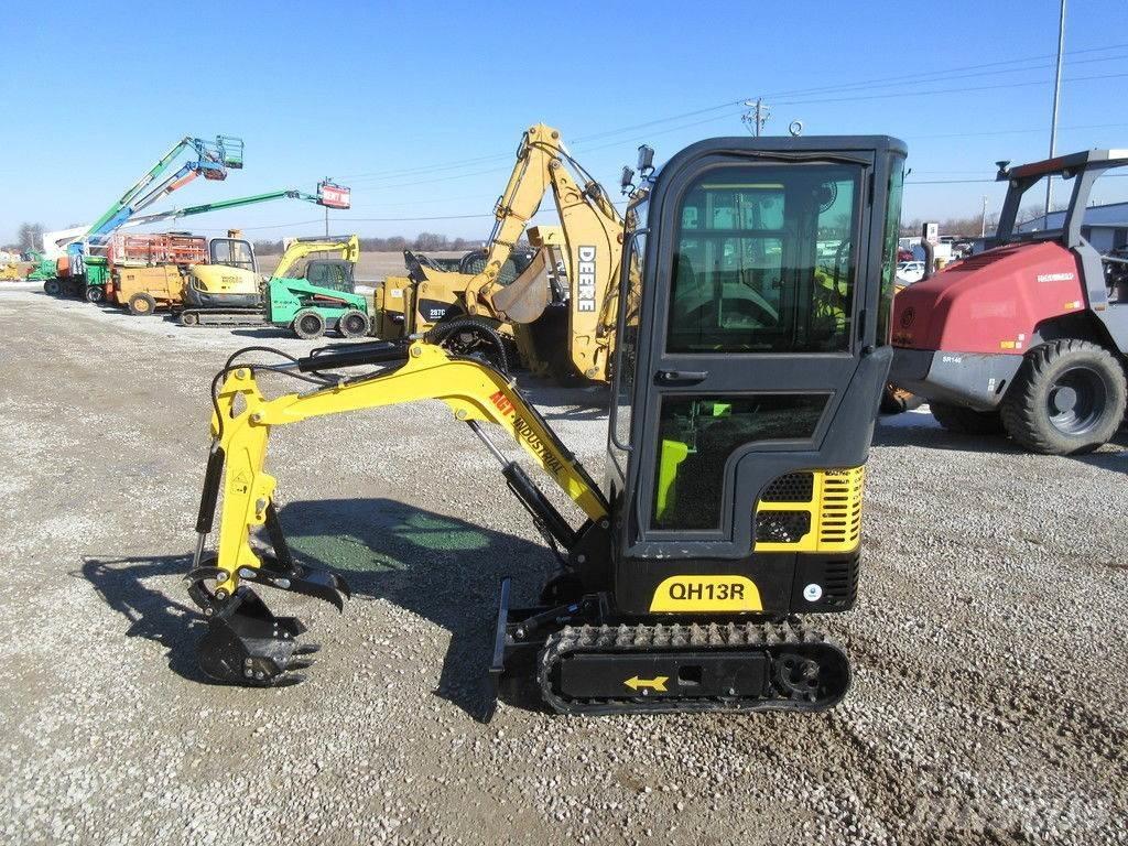 AGT QH13R 小型挖掘机