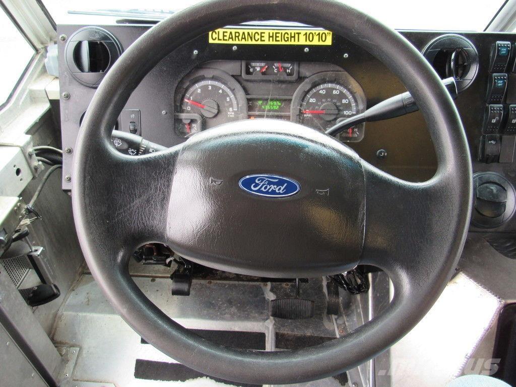 Ford E-450 厢式货车