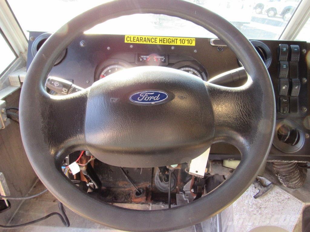 Ford E-450 厢式货车