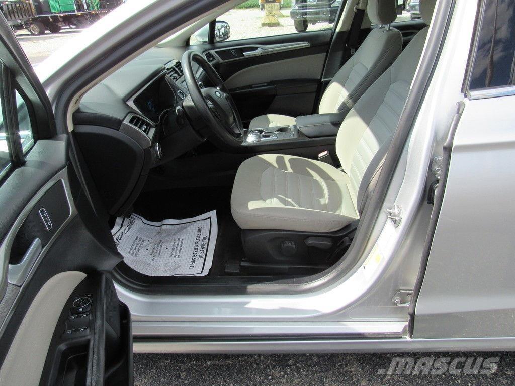 Ford Fusion 汽车