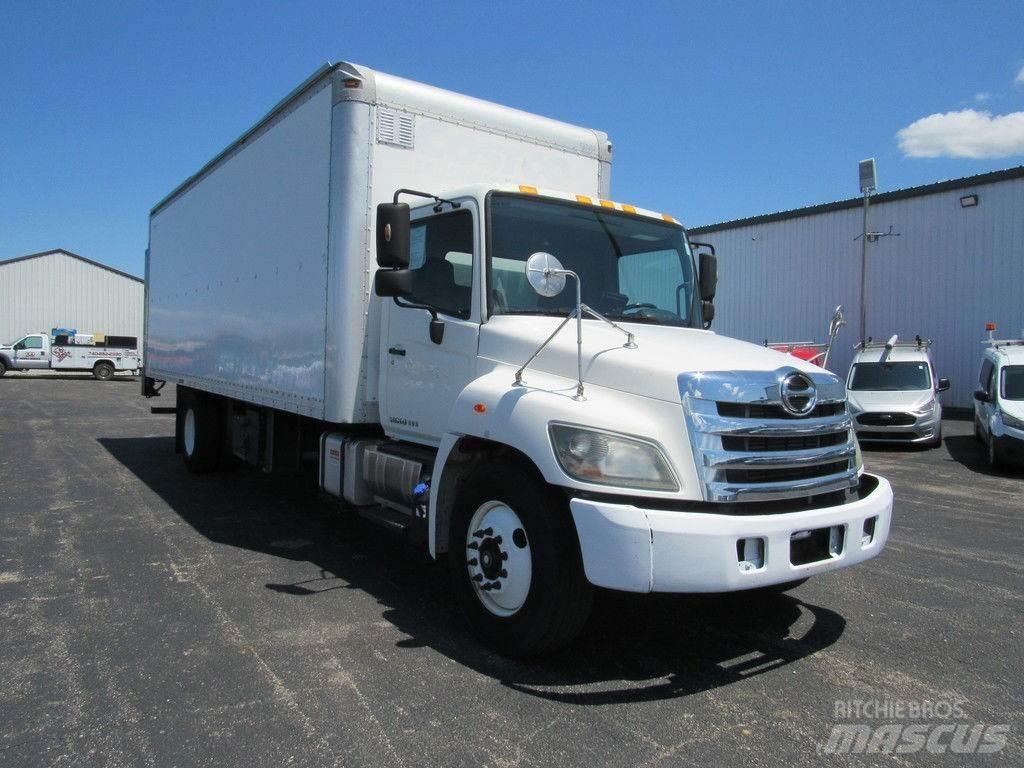 Hino 338 厢式货车