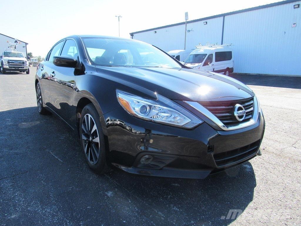 Nissan Altima 汽车