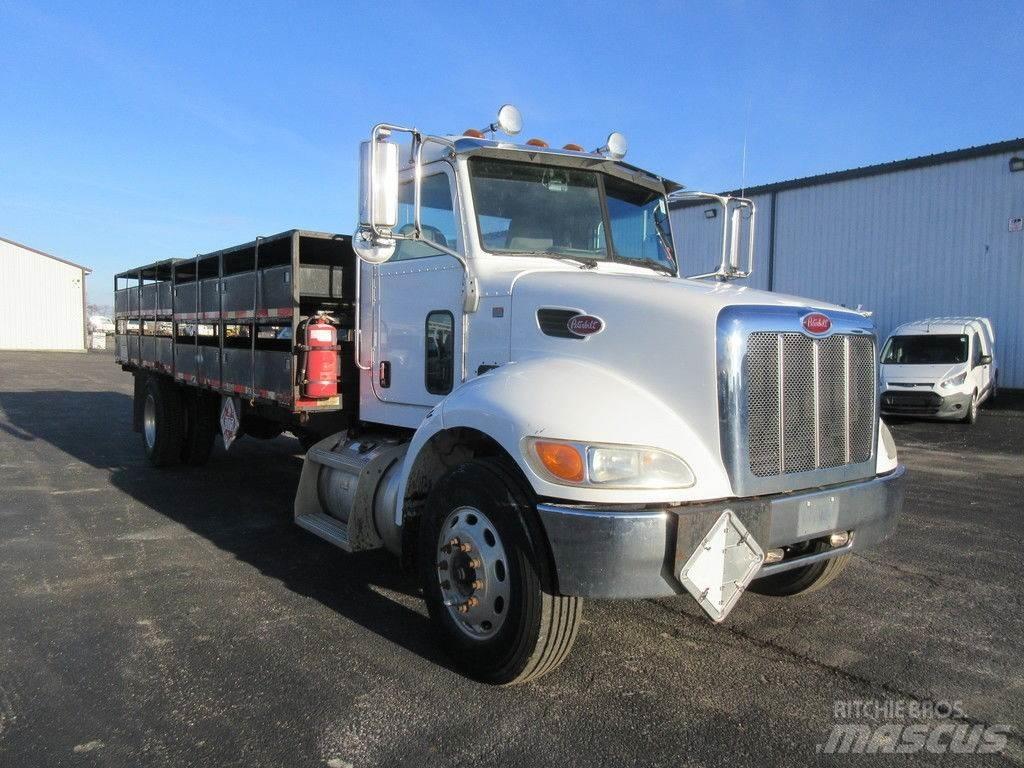 Peterbilt 335 平板栏板货车