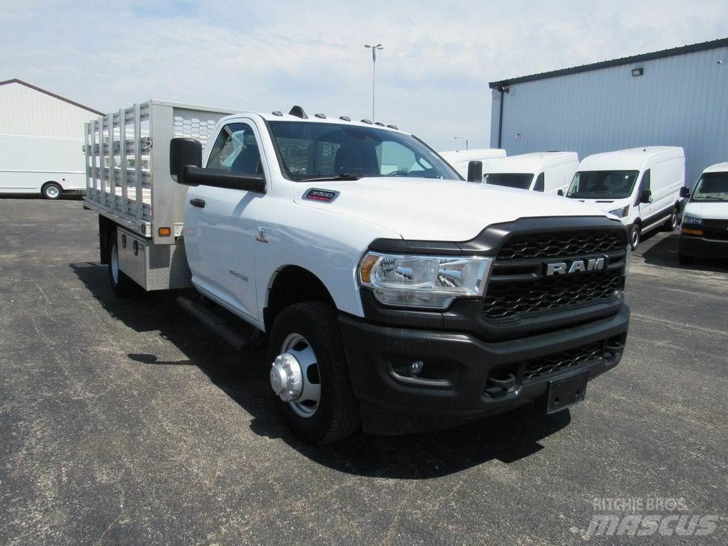 RAM 3500 平板栏板货车