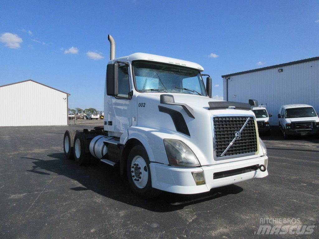 Volvo VNL64 平板栏板货车