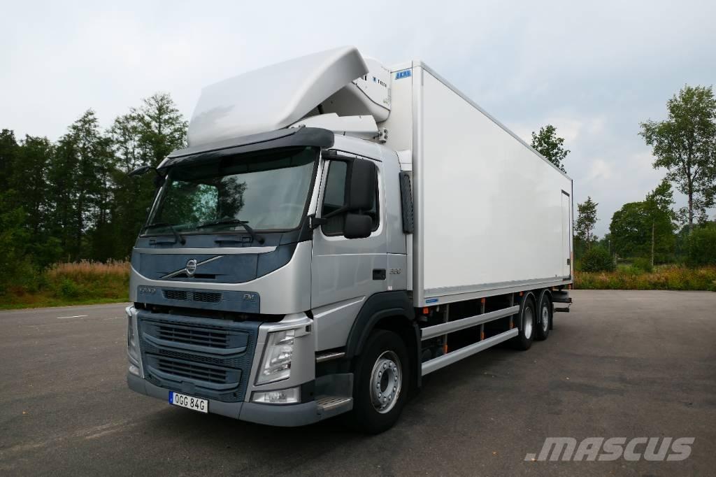 Volvo FM 330 6x2*4 冷藏车