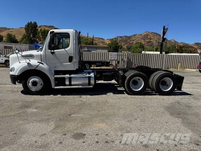 Freightliner M 112 平板车