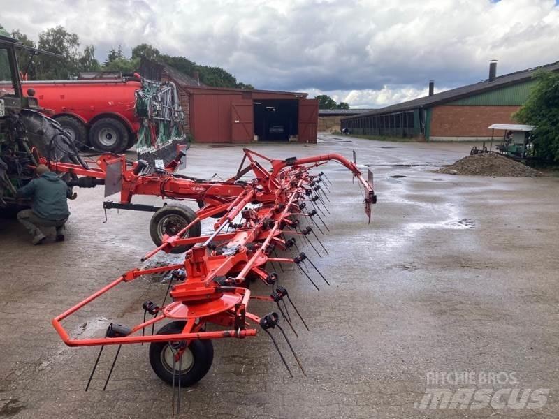 Kuhn GF8702T 犁耙和摊草机