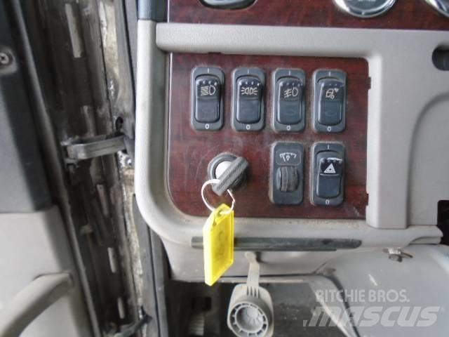 Peterbilt 388 牵引车