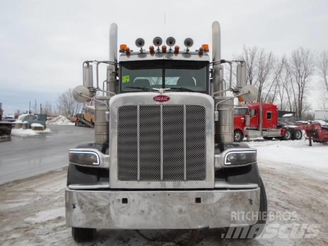 Peterbilt 388 牵引车